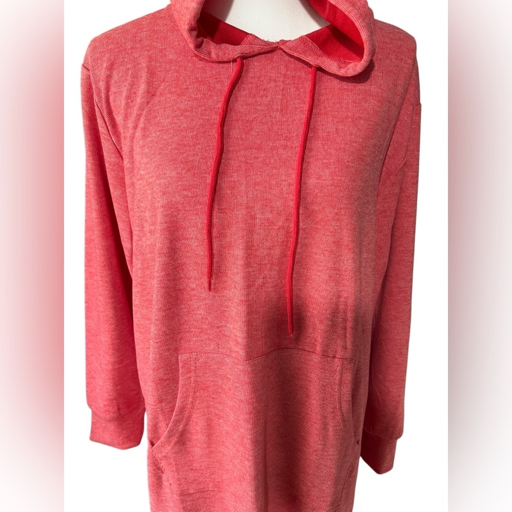 Casual and Lightweight Red Hooded Sweatshirt
Dress, size XL - Picture 3 of 15